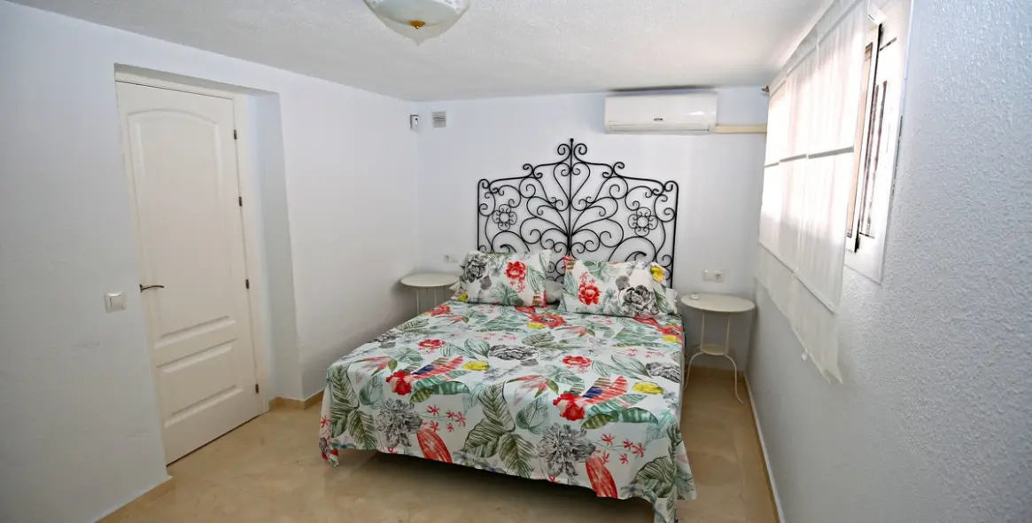 Продажа  отдельно стоящей виллы в Caleta de Vélez 15