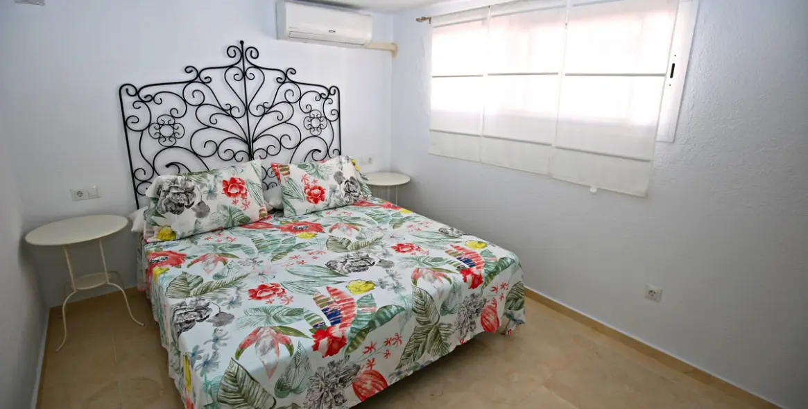 Продажа  отдельно стоящей виллы в Caleta de Vélez 16