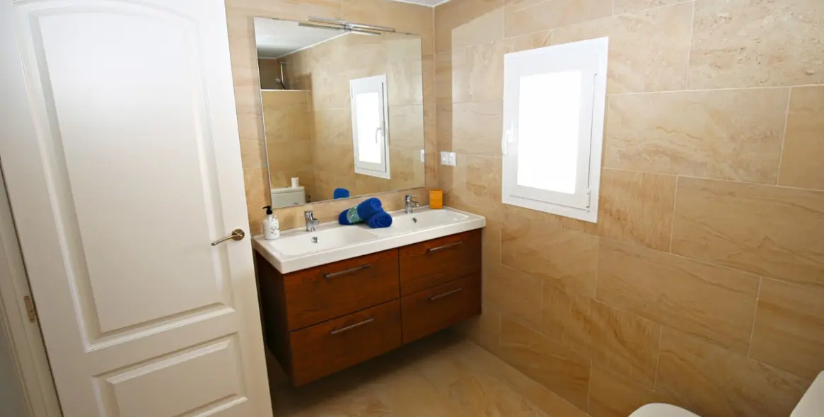 Продажа  отдельно стоящей виллы в Caleta de Vélez 17