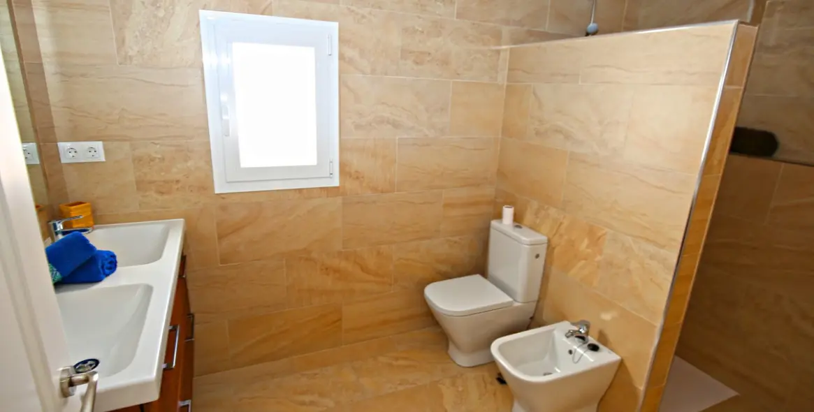 Продажа  отдельно стоящей виллы в Caleta de Vélez 18