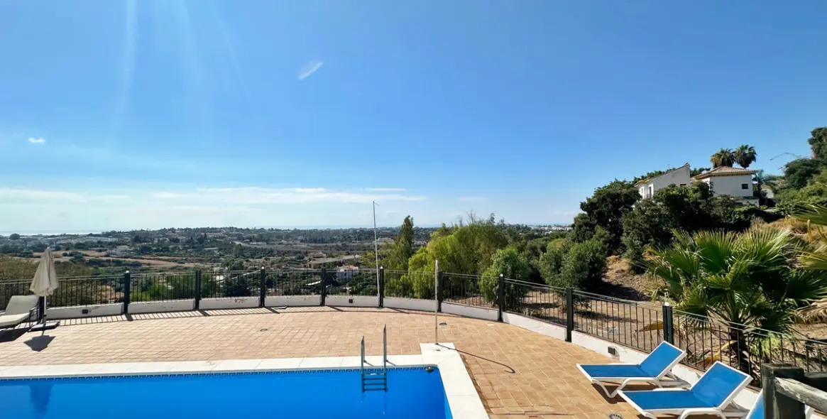 Продажа дома на две семьи в Benahavís 1