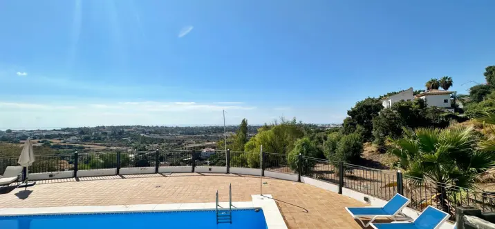 Продажа дома на две семьи в Benahavís 0