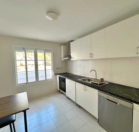 Продажа дома на две семьи в Benahavís