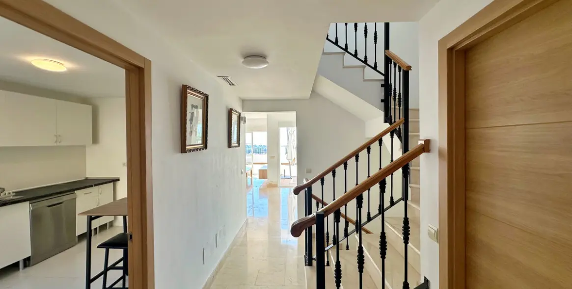 Продажа дома на две семьи в Benahavís 10