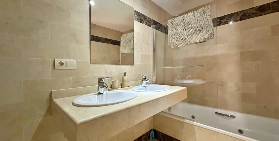 Продажа дома на две семьи в Benahavís 12