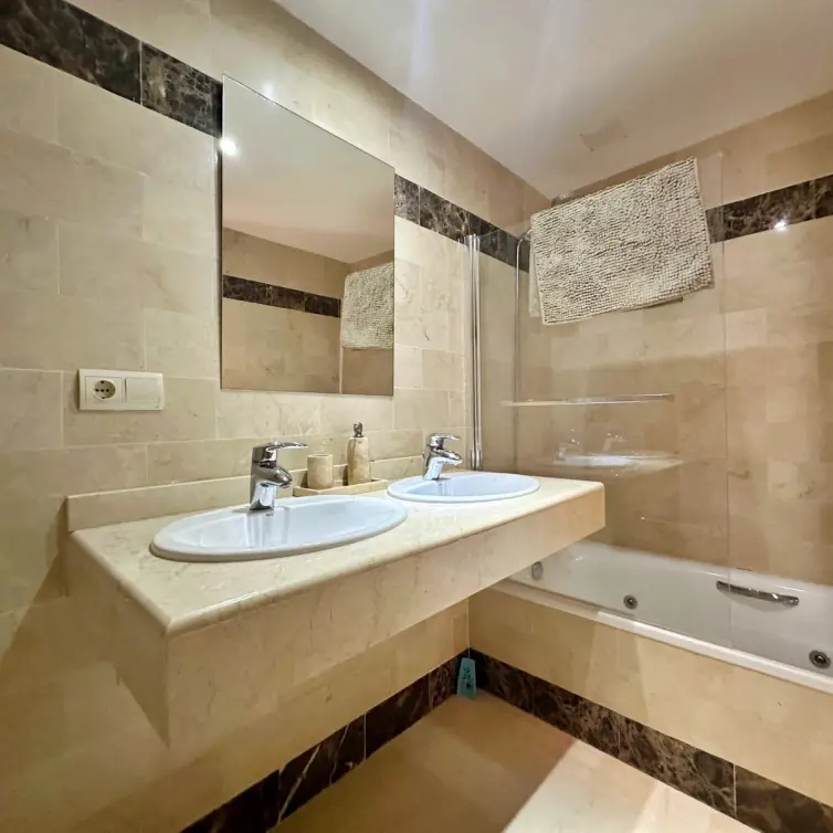 Venta de casa pareada en Benahavís