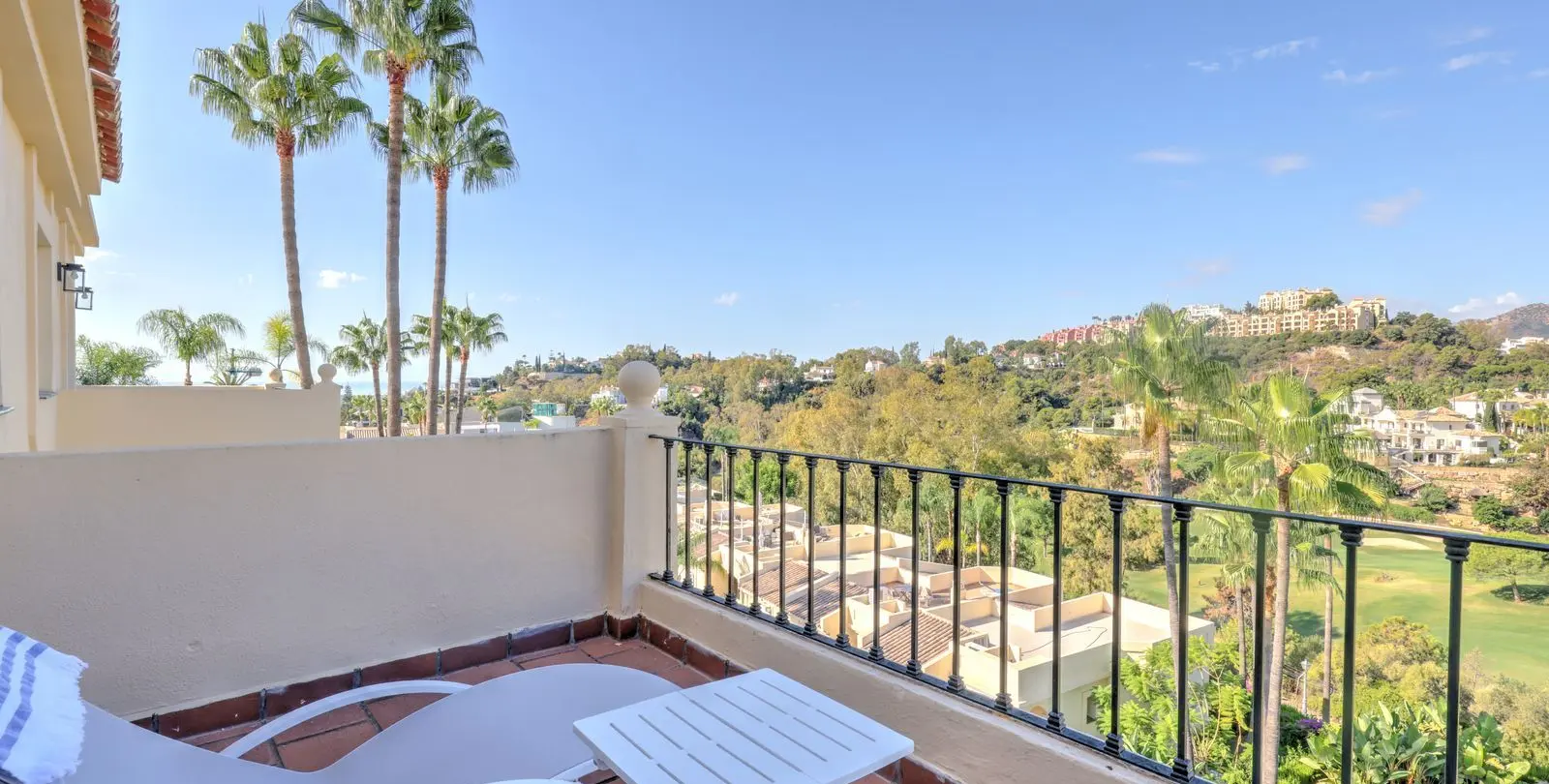Sale of penthouse in La Quinta 33