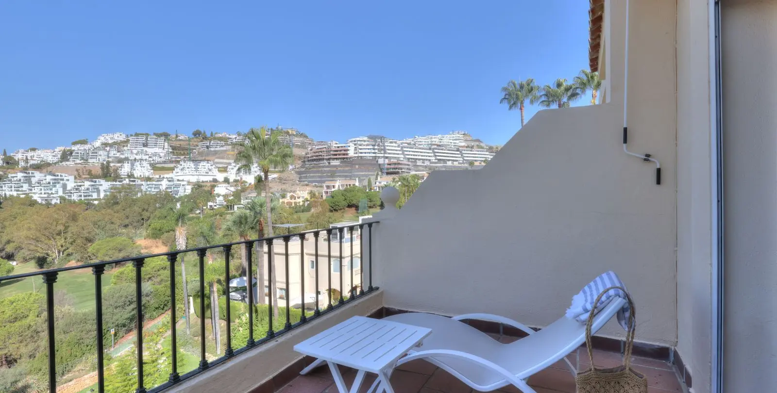 Sale of penthouse in La Quinta 35