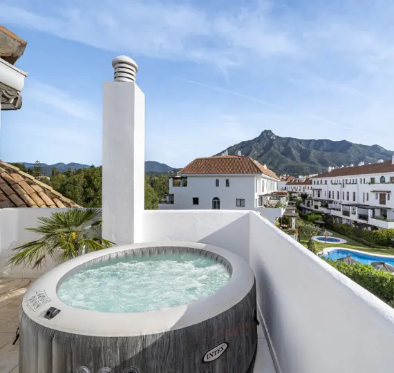 Sale of penthouse in The Golden Mile