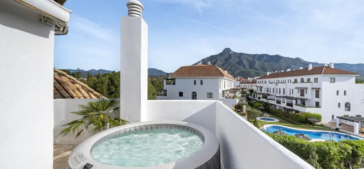 Sale of penthouse in The Golden Mile 0