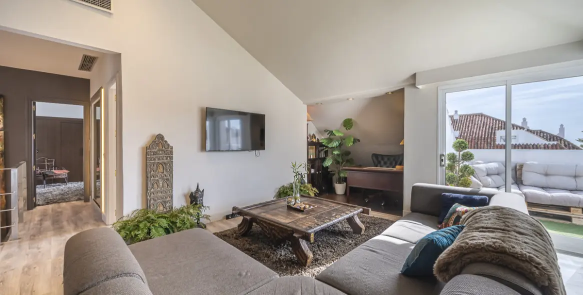 Sale of penthouse in The Golden Mile 5