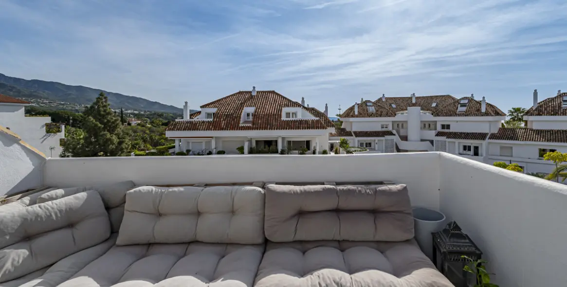 Sale of penthouse in The Golden Mile 6