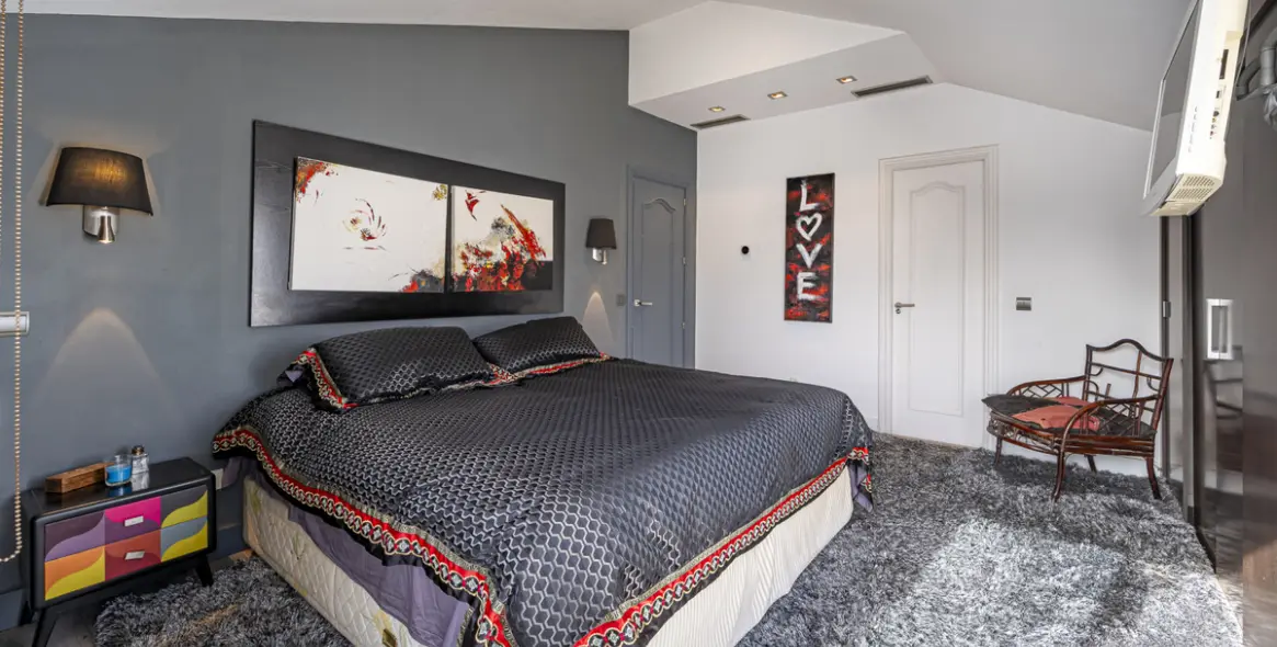 Sale of penthouse in The Golden Mile 10