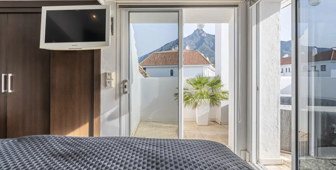 Sale of penthouse in The Golden Mile 15