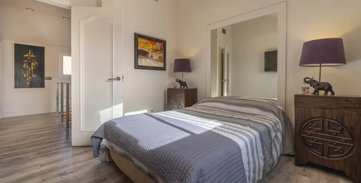 Sale of penthouse in The Golden Mile 19