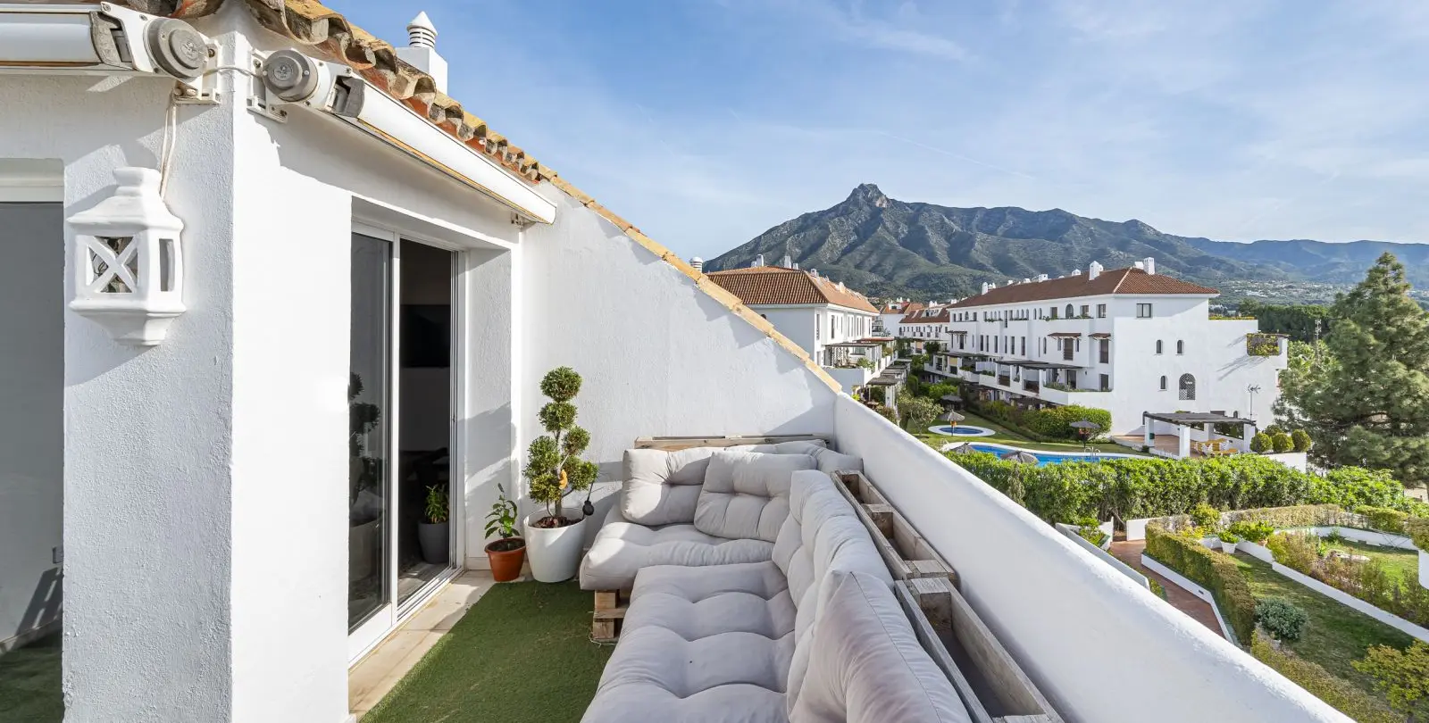 Sale of penthouse in The Golden Mile 1