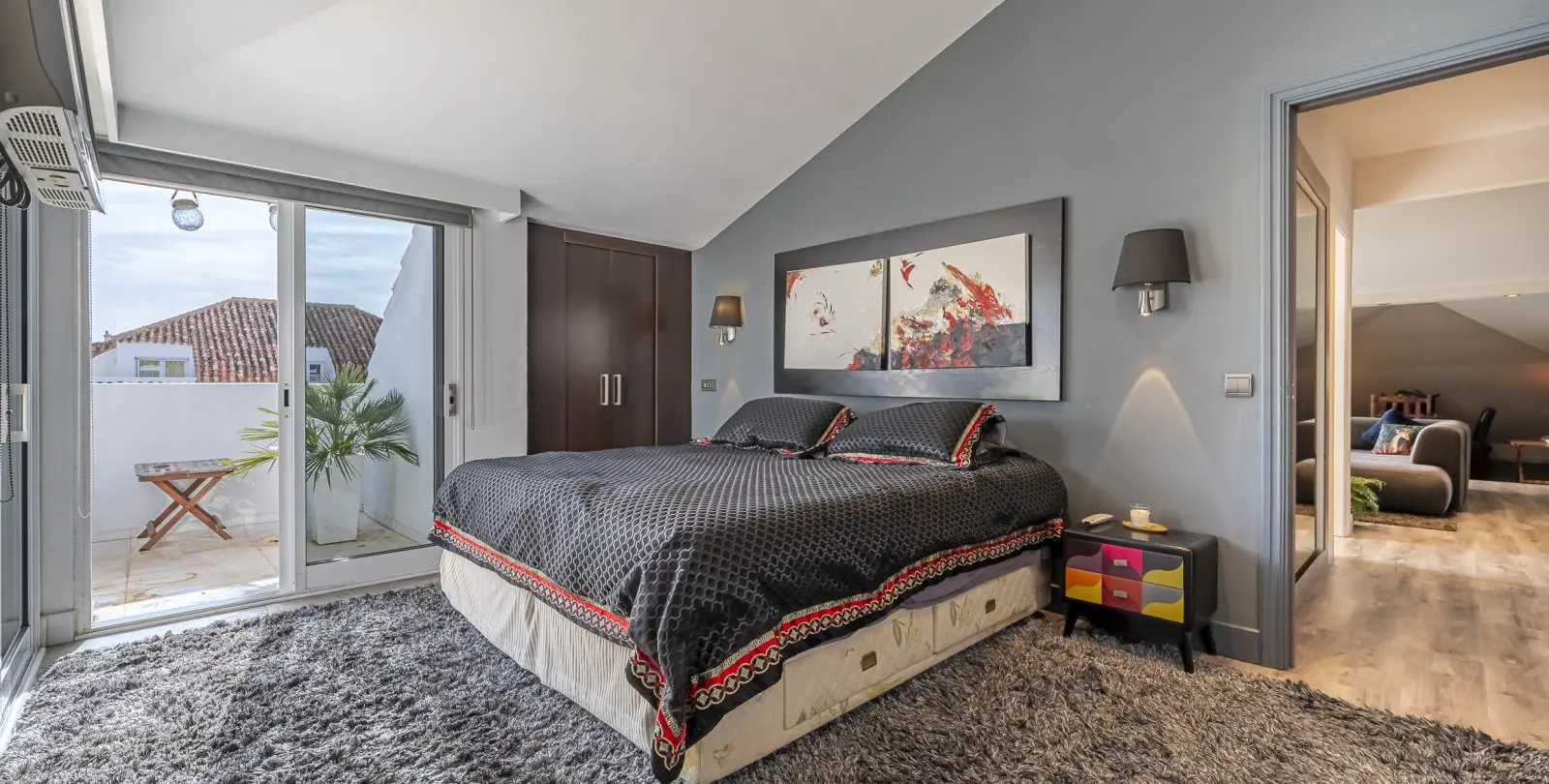 Sale of penthouse in The Golden Mile 4