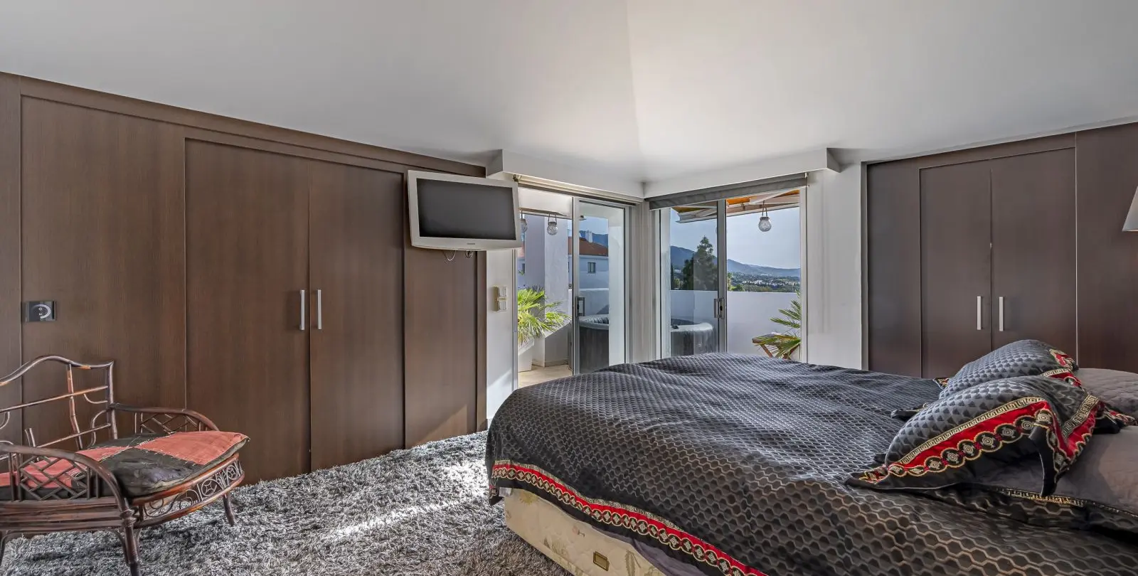 Sale of penthouse in The Golden Mile 12
