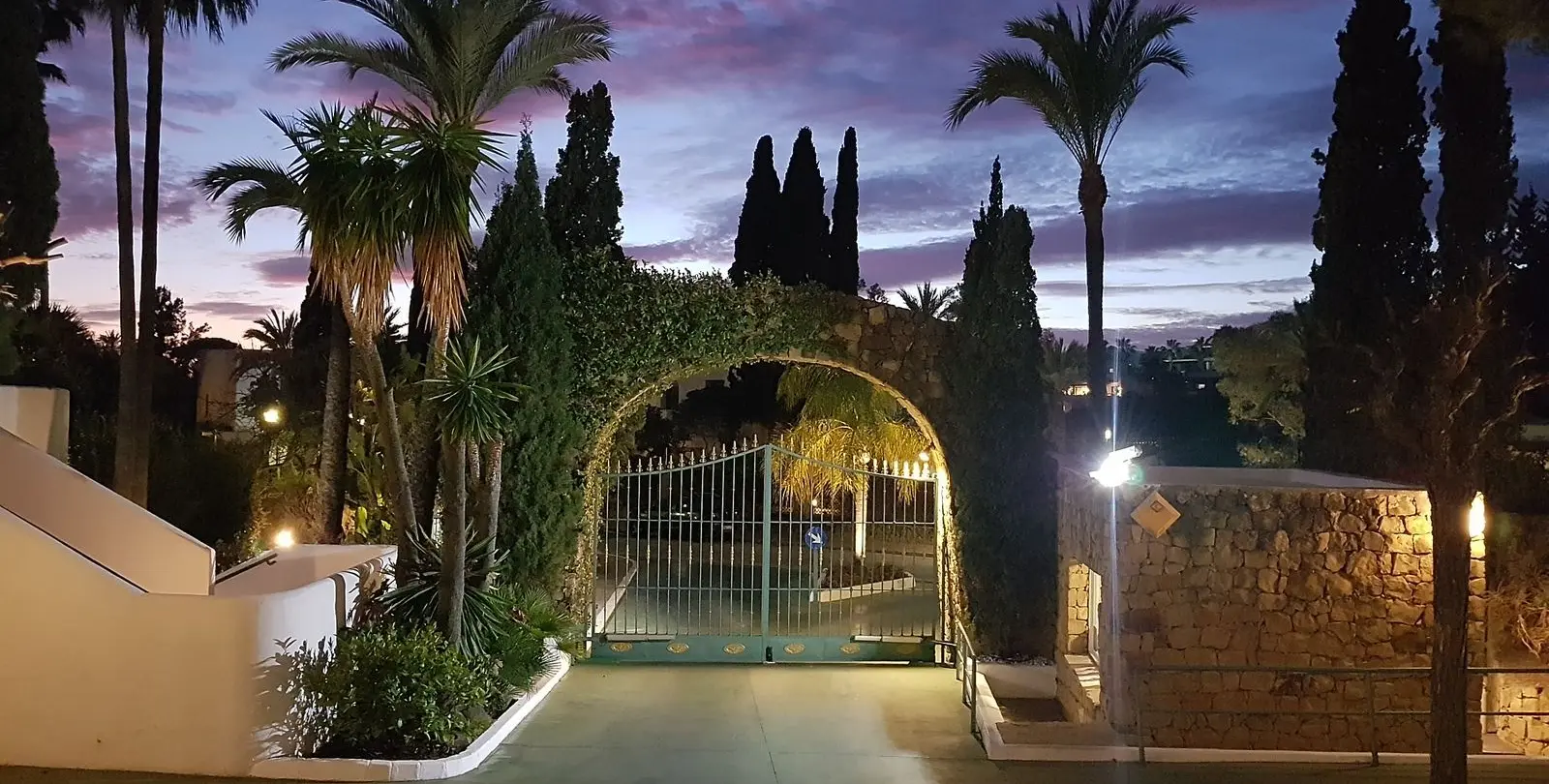 Sale of penthouse in The Golden Mile 30