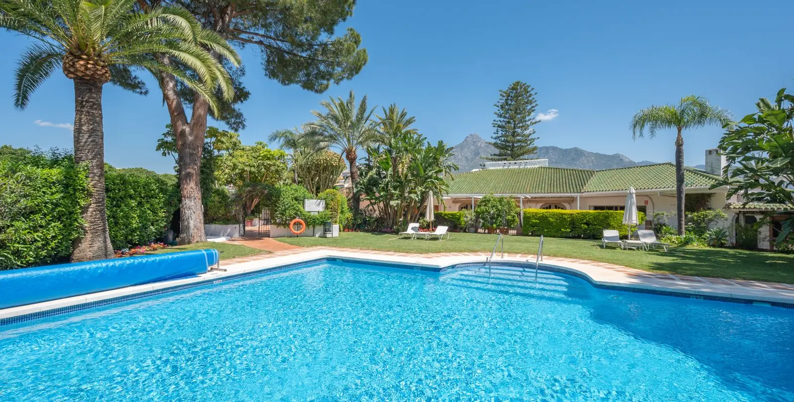 Sale of penthouse in The Golden Mile 32