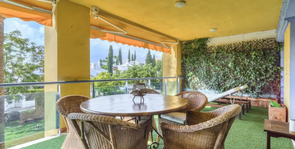 Sale of middle floor apartment in Marbella East (district Bahia De Marbella) 4