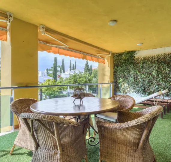 Middle floor apartment R5152009