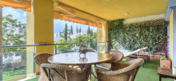 Middle floor apartment R5152009 3