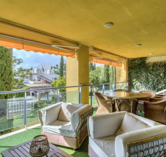 Middle floor apartment R5152009