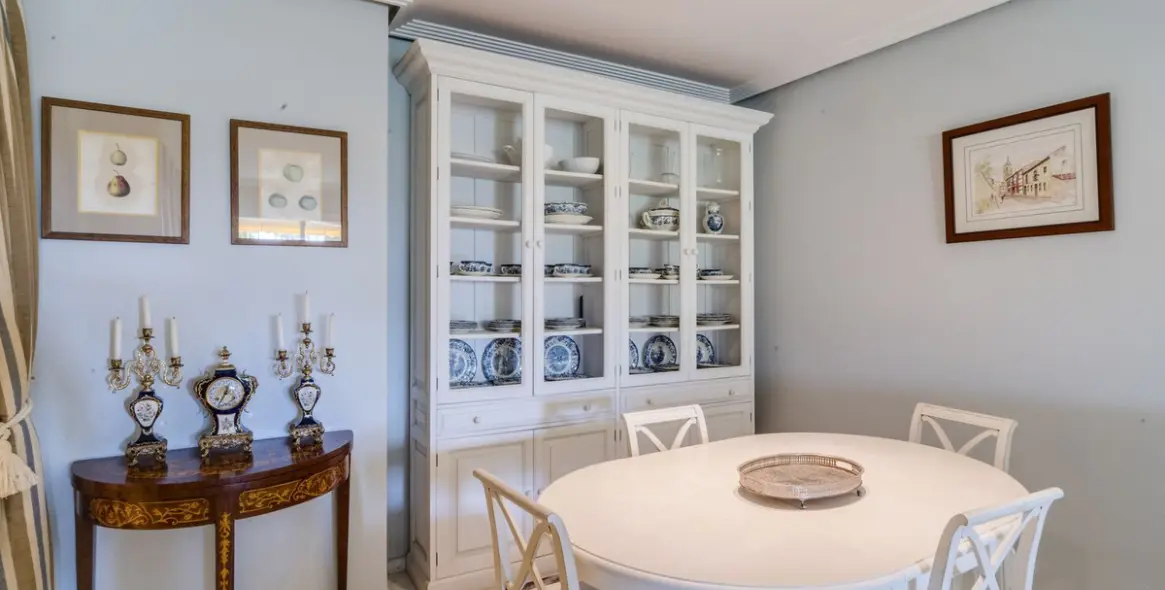 Sale of middle floor apartment in Marbella East (district Bahia De Marbella) 9