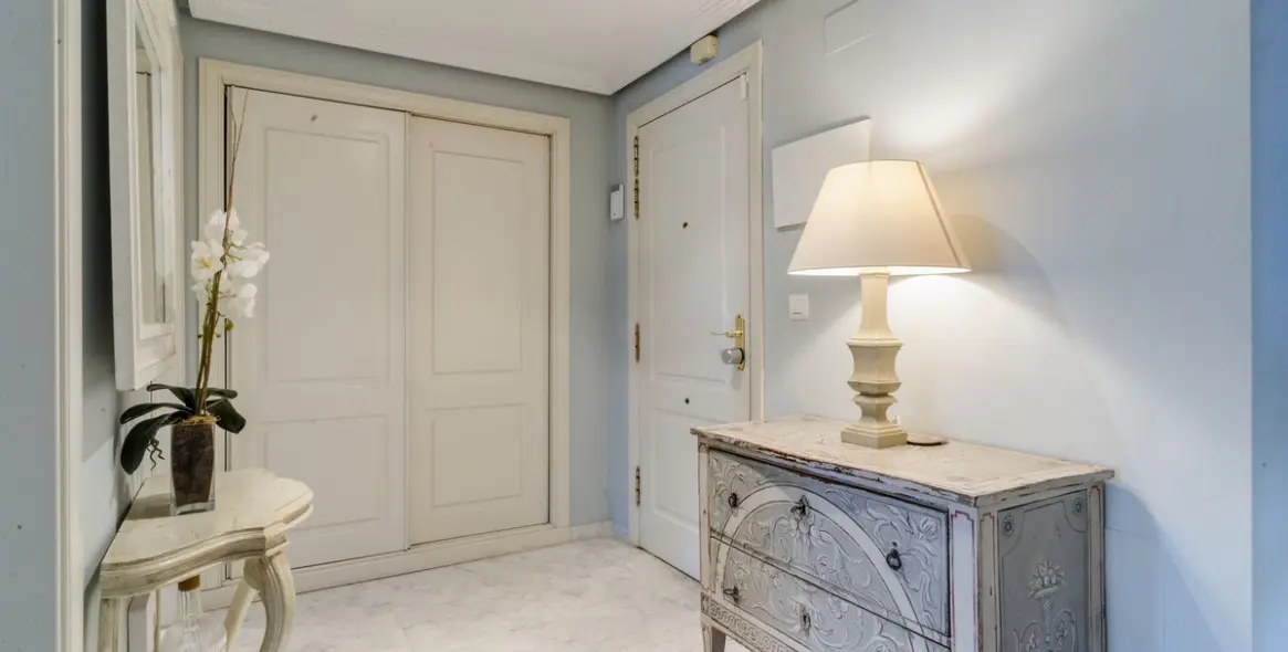 Продажа апартаментов на среднем этаже в Bahía de Marbella 23