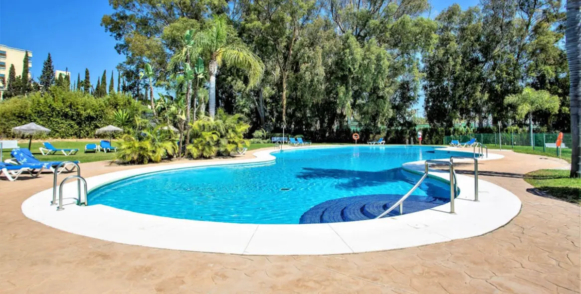 Продажа апартаментов на среднем этаже в Bahía de Marbella 26