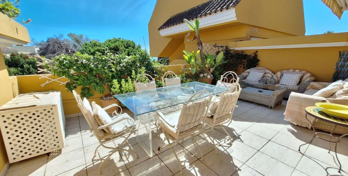 Sale of penthouse duplex in Elviria 4