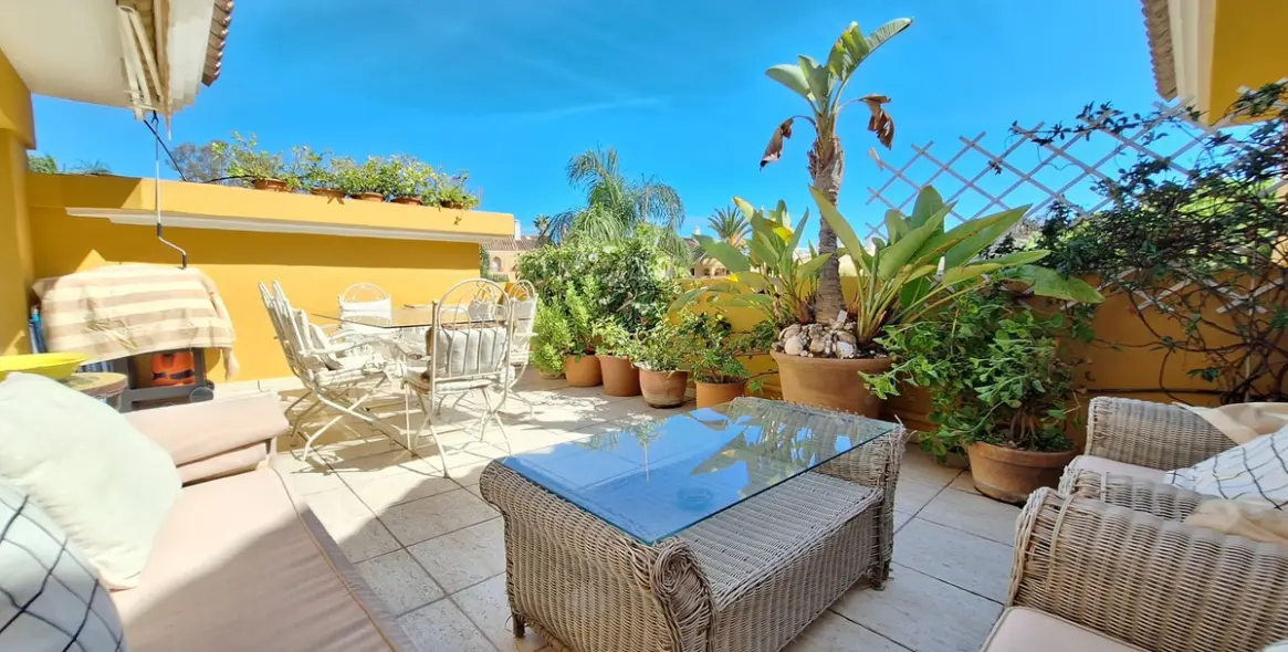 Sale of penthouse duplex in Elviria 15