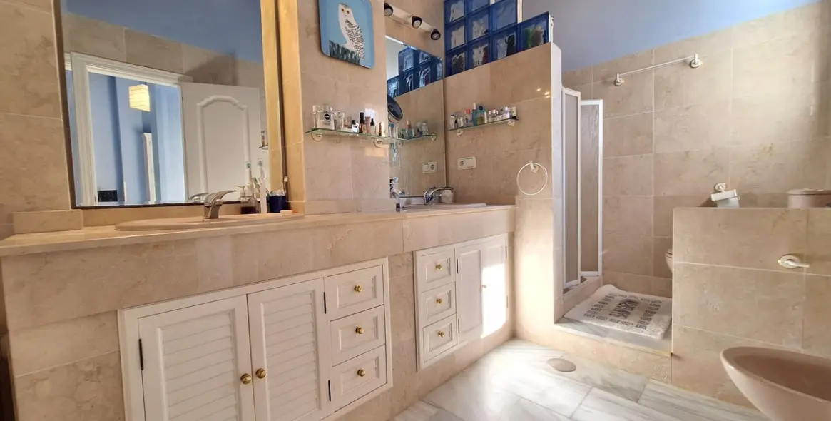 Venta de ático dúplex en Elviria 33