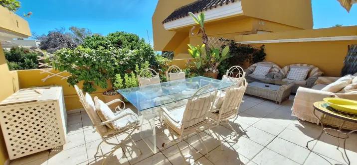 Sale of penthouse duplex in Elviria 2