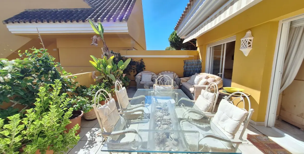 Продажа двухуровневого пентхауса в Elviria 12