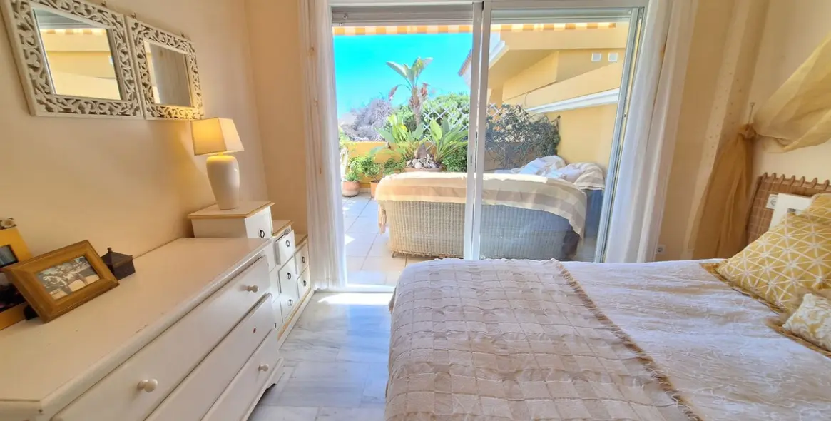 Продажа двухуровневого пентхауса в Elviria 20