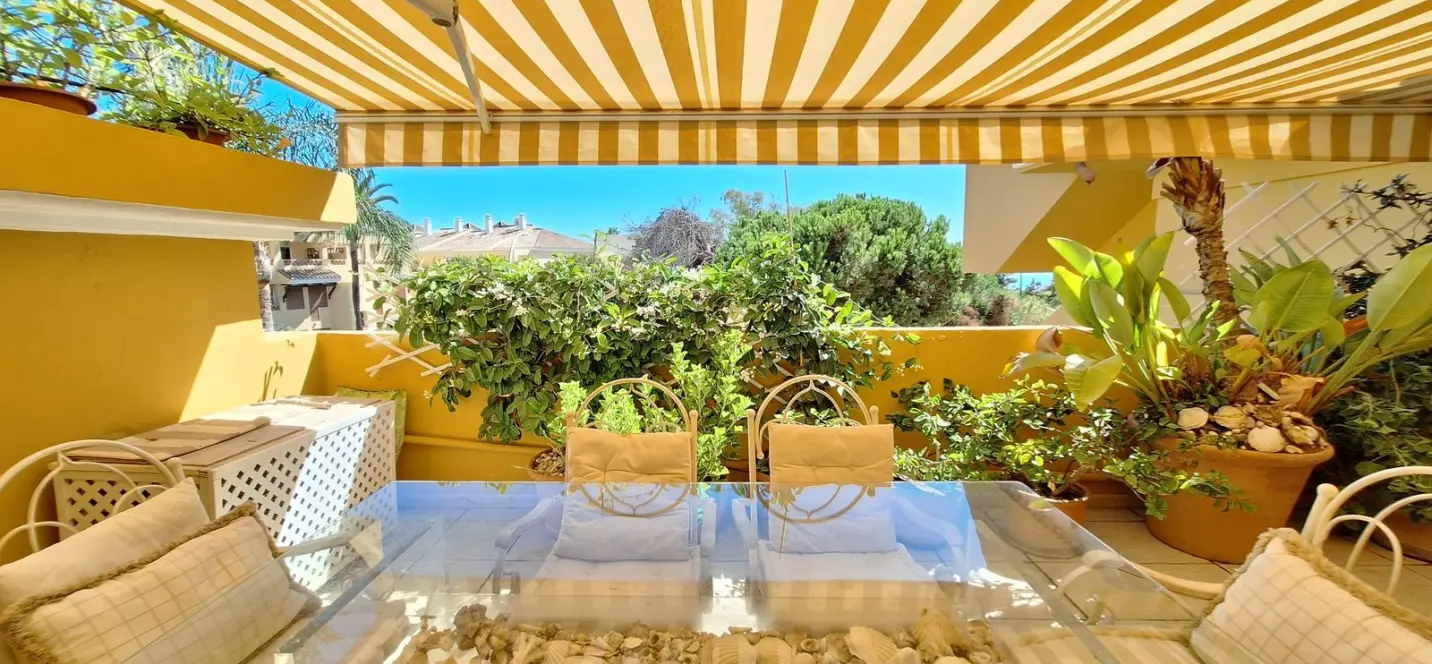 Продажа двухуровневого пентхауса в Elviria 0