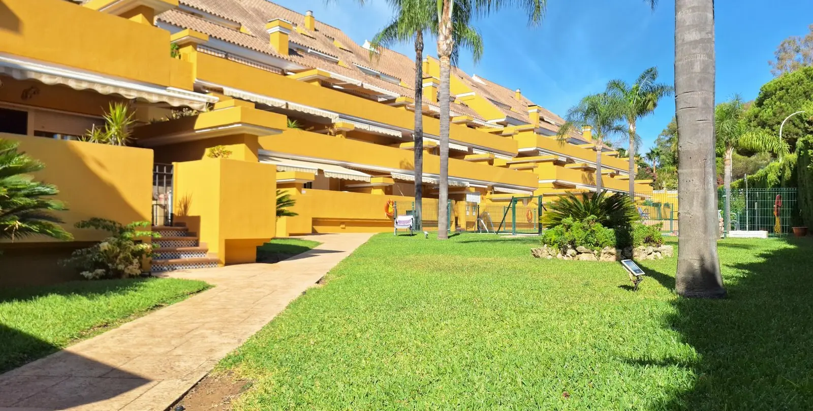 Sale of penthouse duplex in Elviria 5