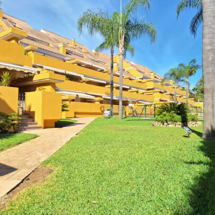 Продажа двухуровневого пентхауса в Elviria