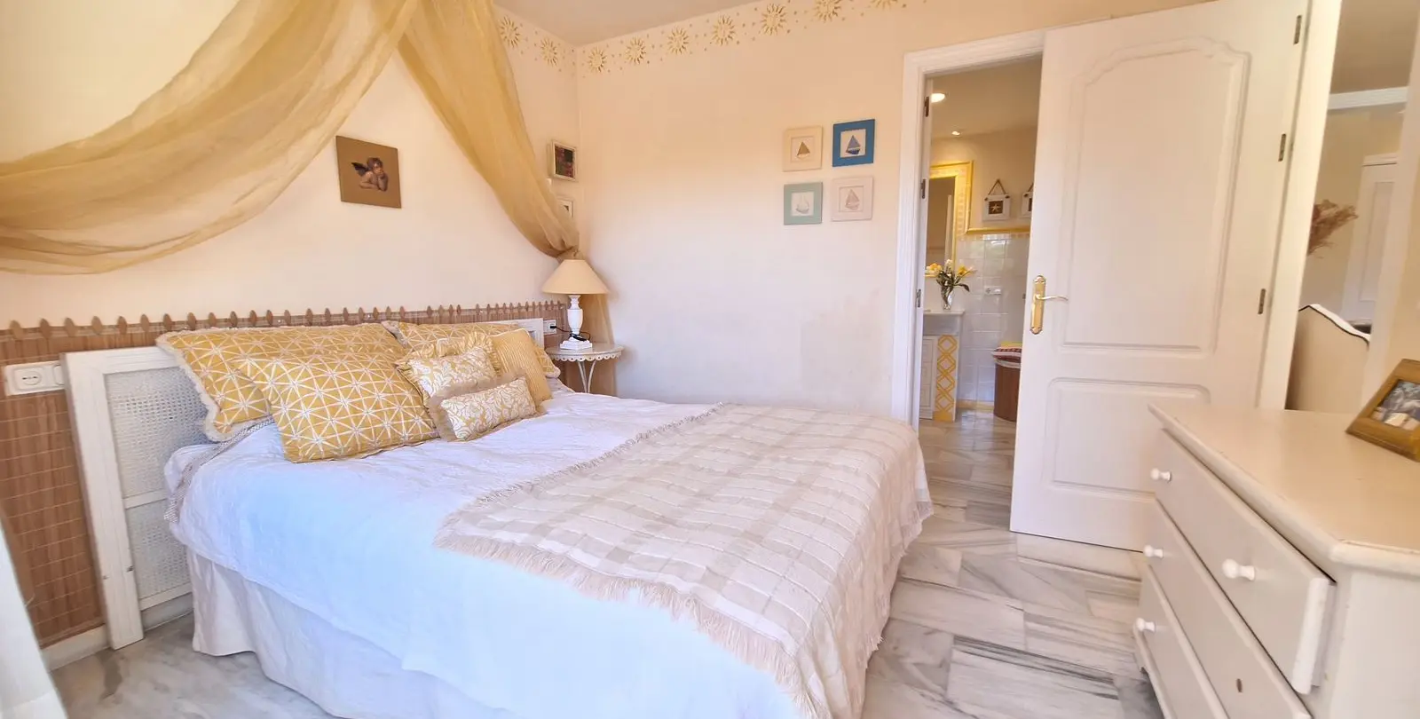 Sale of penthouse duplex in Elviria 21