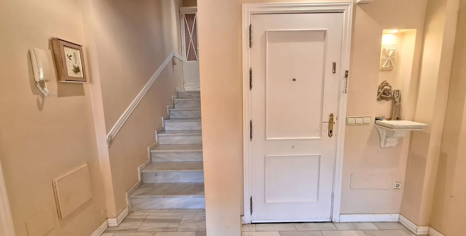 Sale of penthouse duplex in Elviria 25