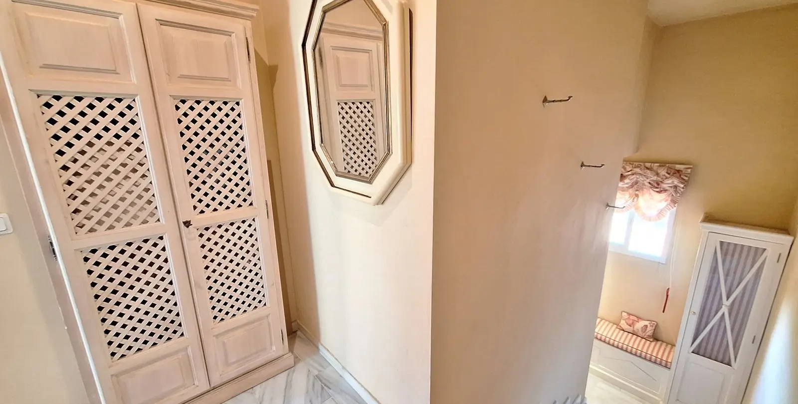 Sale of penthouse duplex in Elviria 27