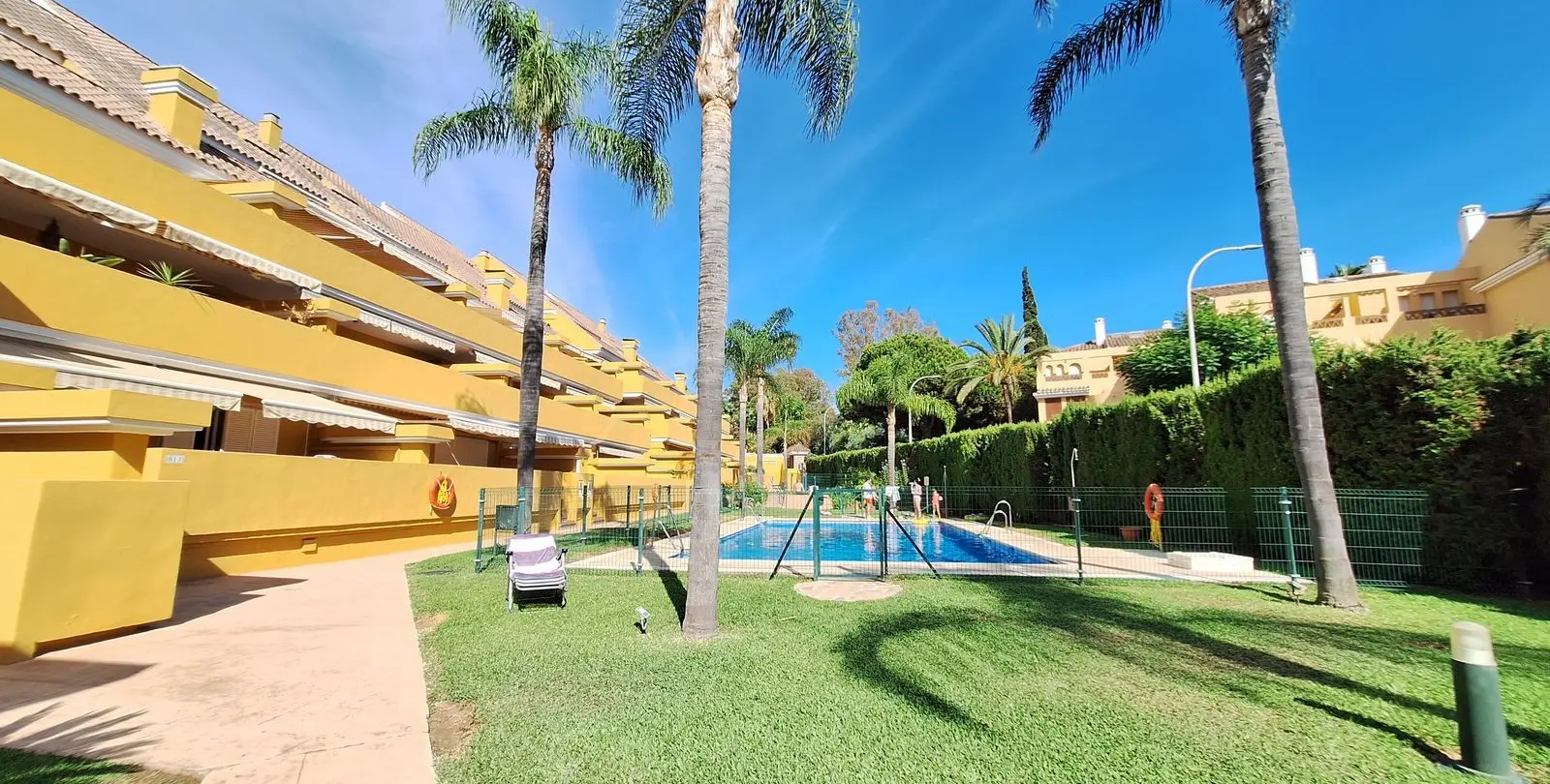 Sale of penthouse duplex in Elviria 37