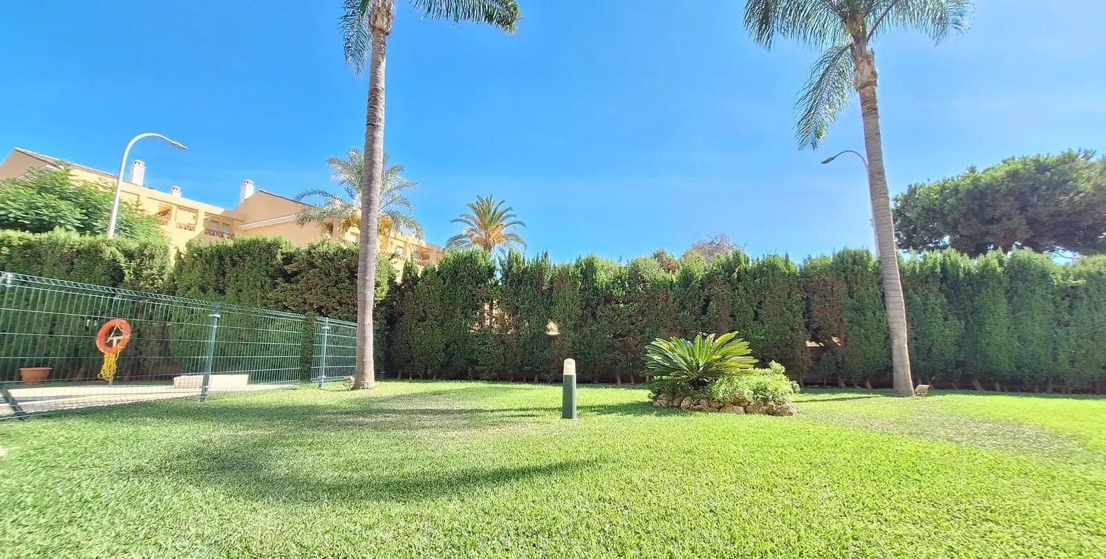 Sale of penthouse duplex in Elviria 38