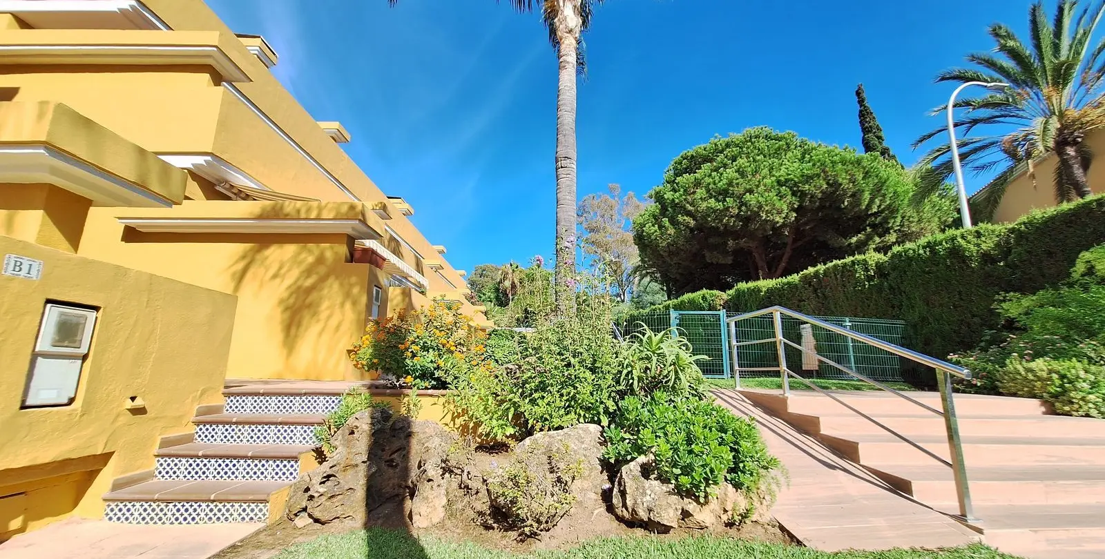 Sale of penthouse duplex in Elviria 39