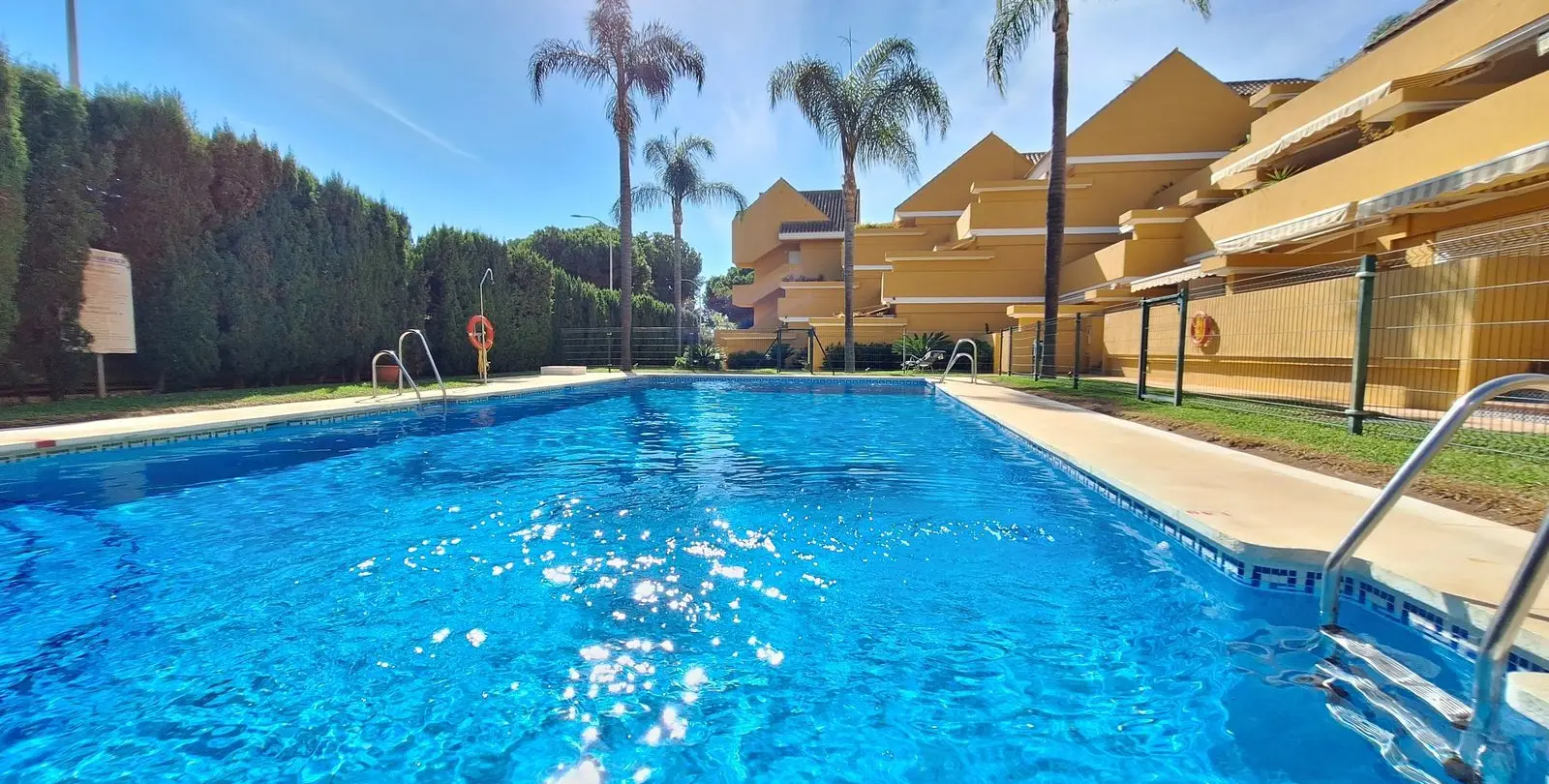 Sale of penthouse duplex in Elviria 40