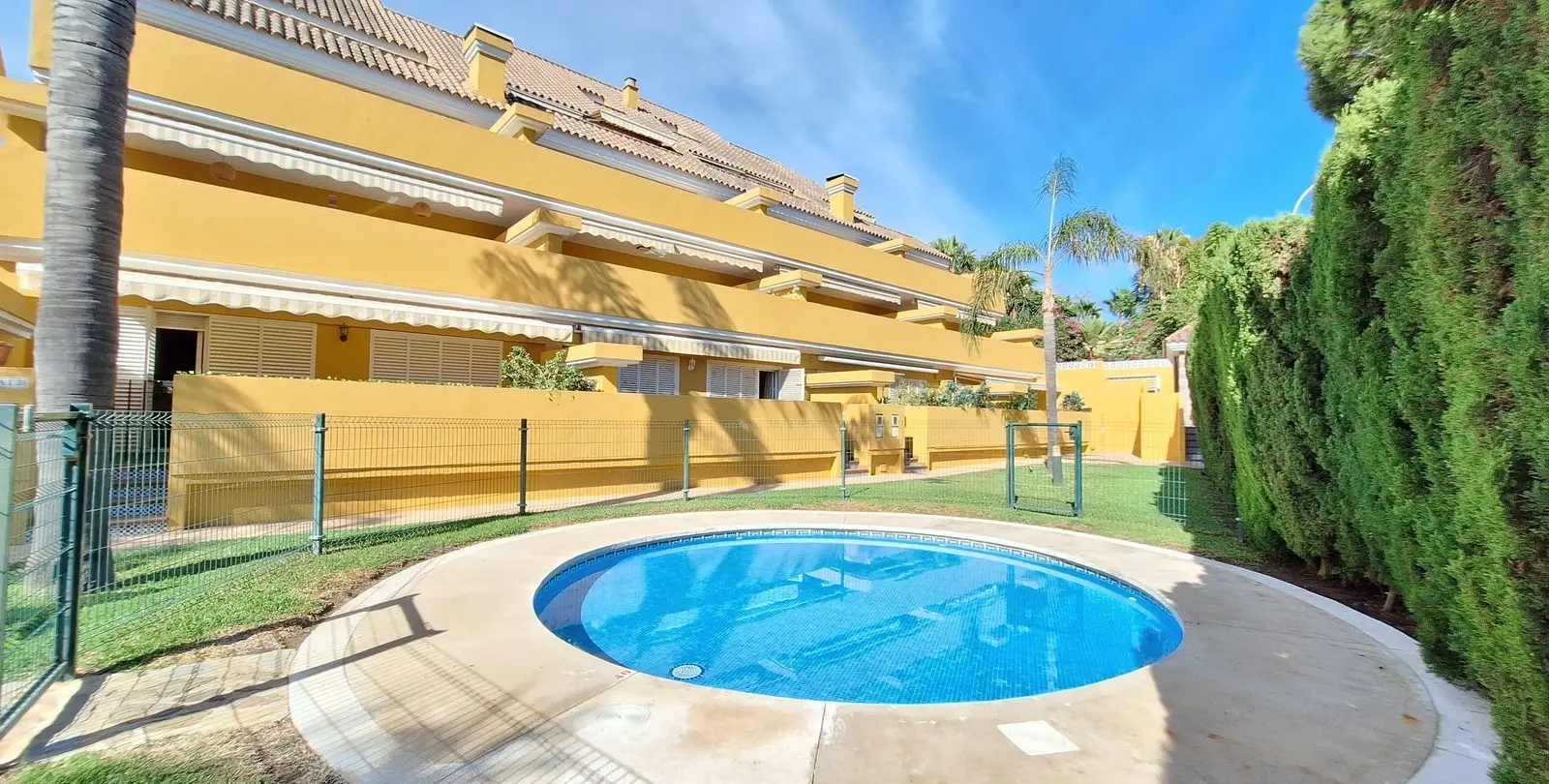 Sale of penthouse duplex in Elviria 41