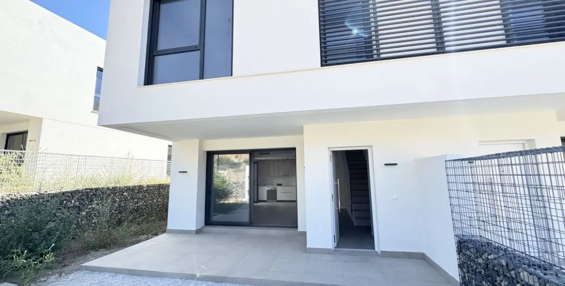 Продажа дома на две семьи в Riviera del Sol 1