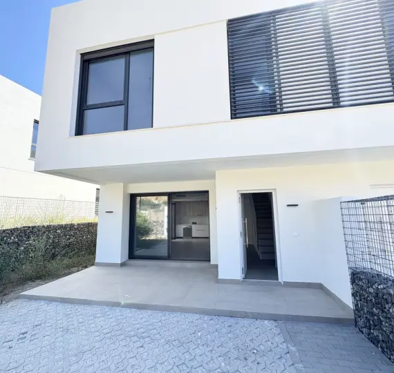 Продажа дома на две семьи в Riviera del Sol